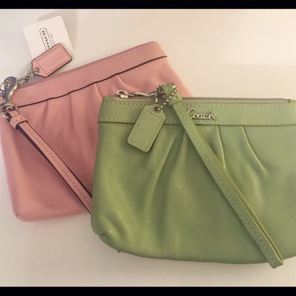 COACH PINK OR GREEN SOFT LEATHER WRISTLET - Picture 3 of 7